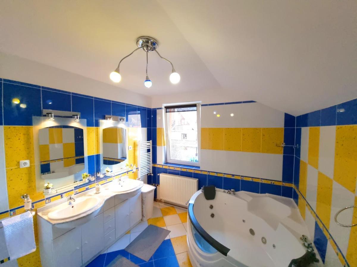 Marble Villa: Luxury Estate - Central But Intimate シナヤ エクステリア 写真